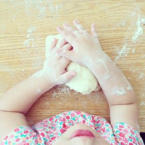 cuisiner avec son enfant